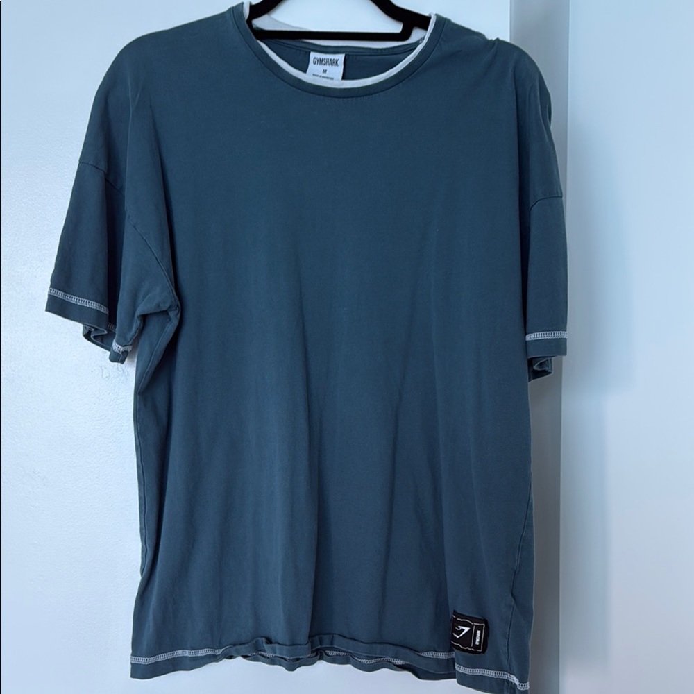 Gym shark blue/green tshirt